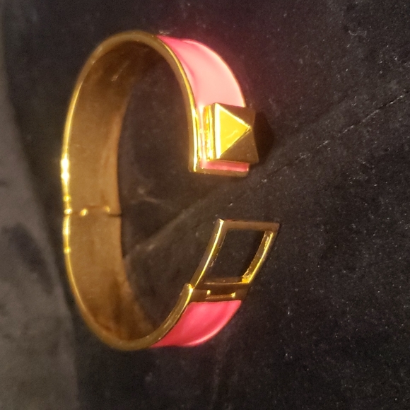 Kate Spade hot pink bangle with gold toggle - Picture 3 of 4